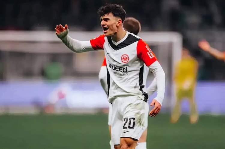 <p><strong>Transfermarkt’ın son güncellemesine göre </strong>Can Uzun’un piyasa değeri 45 milyon Euro’ya yükseldi.</p>