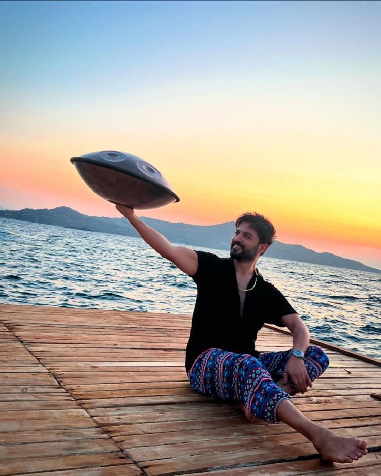 <p><strong>Astral seyahat açıklamalarıyla gündem olan</strong> ve geçtiğimiz aylarda <strong>uzaylılarla tanıştığını iddia eden</strong> ünlü şarkıcı <strong>Yusuf Güney</strong>, Türkiye’den ayrılma kararı aldığını açıkladı.</p>