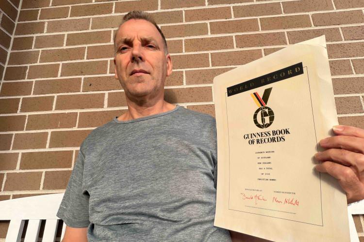 <p><strong>Yeni Zelanda doğumlu kütüphaneci Laurence Watkins, dünyanın en uzun kişisel ismini tescil ettirerek Guinness Rekorlar Kitabı'na girdi.</strong></p>