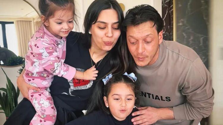<p>Amine Gülşe, açıklamasında aile hayatına da değinerek, “Kızımızla daha fazla vakit geçirmek istedim, bu tamamen benim tercihimdi. Uygun bir proje olduğunda elbette yeniden ekranlara döneceğim.” dedi.</p>