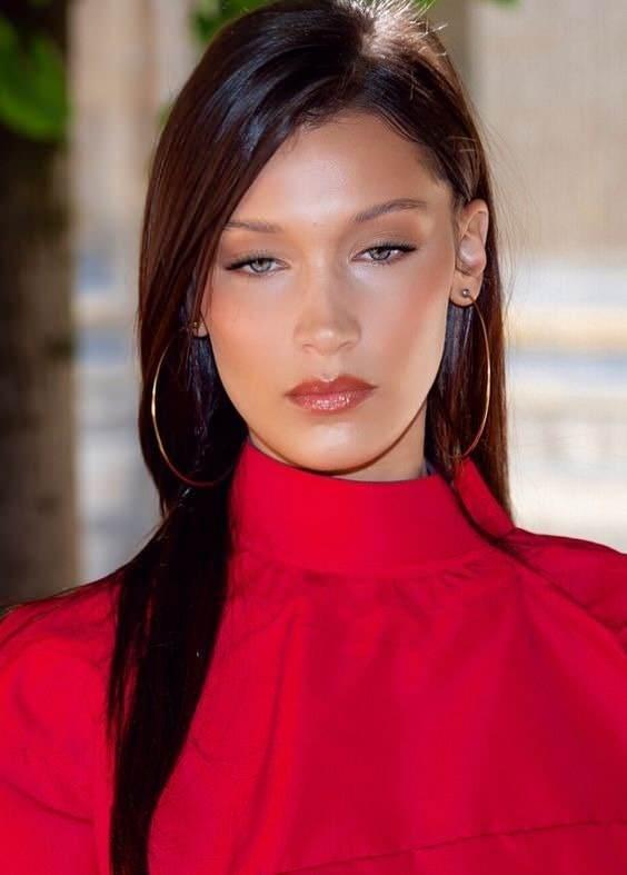 <p>Hadid, uzun süredir mücadele ettiği Lyme hastalığı sürecinde yaşadığı kaygı ve depresyonu samimi bir şekilde anlattı. </p>