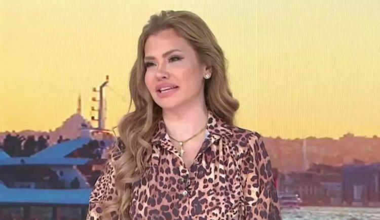 <p><span style="color:#FF0000"><strong>SAĞLIK DURUMU HAKKINDA KONUŞTU</strong></span></p>
<p><strong>Beynindeki kitlenin iyi huylu çıkmasıyla büyük bir mutluluk yaşayan ve tedavisi devam eden ünlü şarkıcı, önceki gün katıldığı bir televizyon programında sağlık durumu hakkında konuştu.</strong></p>