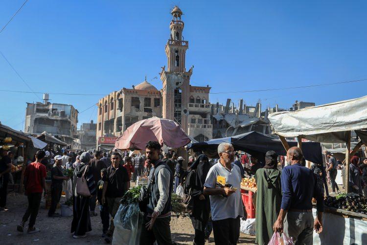 <p>Birleşmiş Milletler İnsani İşler Koordinasyon Ofisi (UNOCHA) Sözcüsü Jens Laerke, Gazze'de yürürlüğe giren ateşkes sonrası 310 binden fazla kişinin Gazze'nin güneyinden kuzeyine gittiğini söyledi.</p>