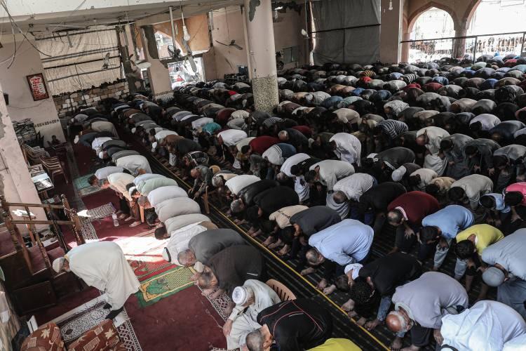<p>180’den fazla camiye kısmen zarar verdi; bunlar arasında yerle bir edilen tarihi camiler de bulunuyor.</p>