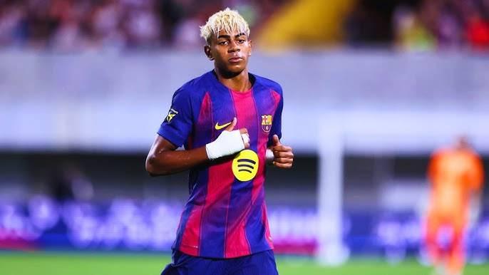 <p>200 milyon euroluk market değeriyle halihazırda dünyanın en değerli oyuncusu konumunda yer alan Yamal, 2025 yılının en çok kazanan futbolcuları arasında 10. sırada yer aldı.</p>