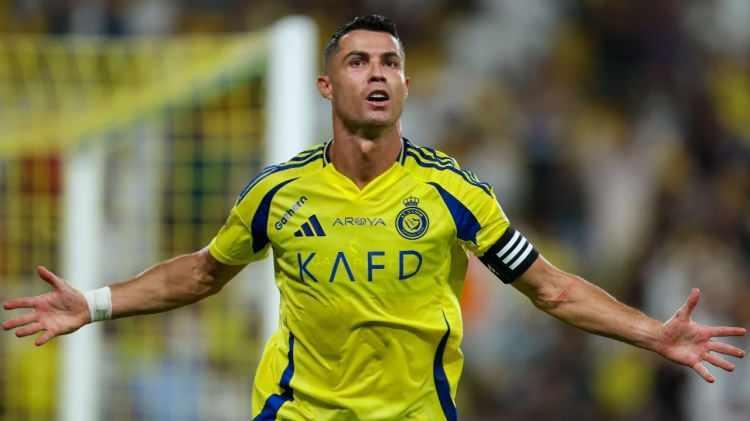 <p>Al-Nassr’la yazın kontratını 2 yıl daha uzatan Ronaldo, 40 yaşında 280 milyon dolarlık kazancıyla dudak uçuklattı.</p>