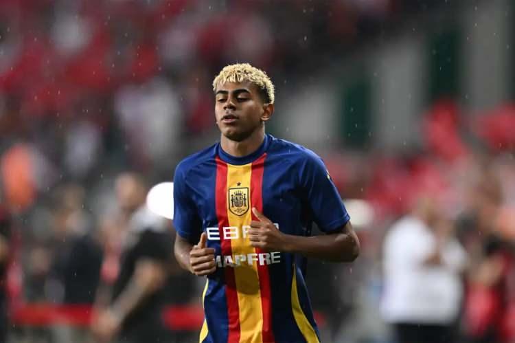 <p>10- Lamine Yamal | Barcelona | Toplam gelir: 43 Milyon Dolar</p>