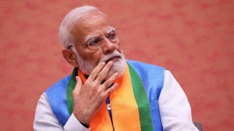 <p>Narendra Modi, Hindistan'ın ekonomik ve stratejik g&uuml;c&uuml;n&uuml; k&uuml;resel sahnede etkili bir şekilde temsil eden bir liderdir. Hindistan, d&uuml;nyanın en kalabalık ikinci &uuml;lkesi ve hızla b&uuml;y&uuml;yen bir ekonomiye sahip, bu da Modi'yi b&uuml;y&uuml;k bir k&uuml;resel oyuncu yapmaktadır.</p>

<p>&nbsp;</p>

<p><strong>Teknoloji, sanayi ve dış ticaret alanlarında &ouml;nemli adımlar atan Modi, &ouml;zellikle Asya-Pasifik b&ouml;lgesinde Hindistan'ın etkisini artırmıştır</strong></p>
