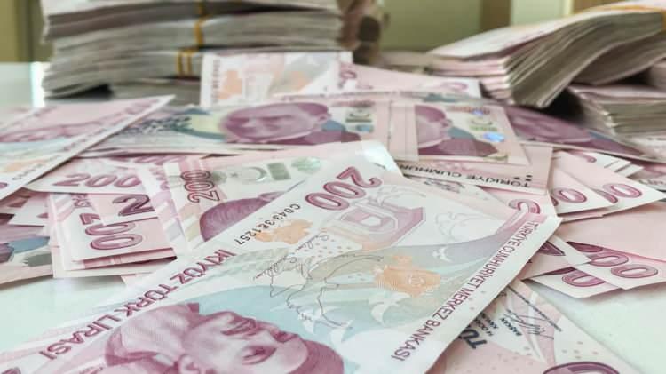 <p><strong>Kuveyt Türk: </strong>27.500 TL'ye varan promosyon veriyor. </p>
<p>24.000 TL'ye varan promosyona ek olarak, yeni fatura talimatlarına 2.500 TL'ye ve yeni Sağlam Kart ile yapılacak harcamaya 1.000 TL'ye varan altın puan sağlıyor.</p>
