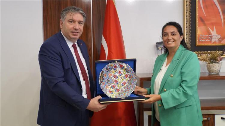 <p><span style="color:#800080"><strong>"KADINLAR HER GÖREVİ EN İYİ ŞEKİLDE YAPAR"</strong></span></p>