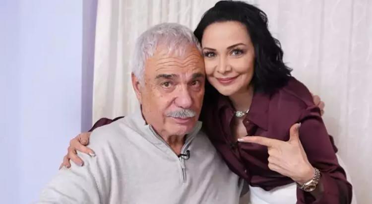 <p>Türk sinemasının ve televizyon dünyasının usta ismi <strong>Halil Ergün</strong>, <strong>Kanal D</strong> ekranlarında yayınlanan <strong>Evrim Akın ile Ev Gezmesi</strong> programına konuk oldu. <strong>79 yaşındaki oyuncu</strong>, hem evinin kapılarını hem de kalbini seyircilere açtı.</p>