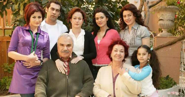 <p><span style="color:#800080"><strong>"YAPRAK DÖKÜMÜ SETİMİZ OKUL GİBİYDİ"</strong></span></p>