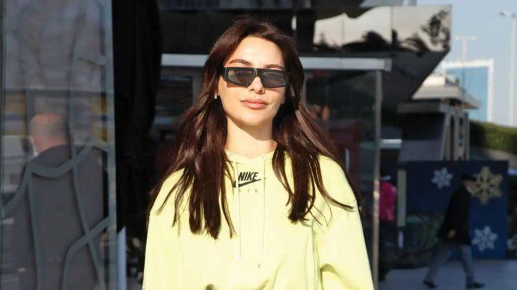 <p><strong>"Beni Affet", "Kara Sevda", "Zemheri", "Bir Peri Masalı"</strong> gibi popüler dizilerdeki oyunculuğuyla tanınan ünlü oyuncu <strong>Hazal Filiz Küçükköse</strong>, son günlerde <strong>estetik iddialarıyla</strong> gündeme geliyordu. </p>