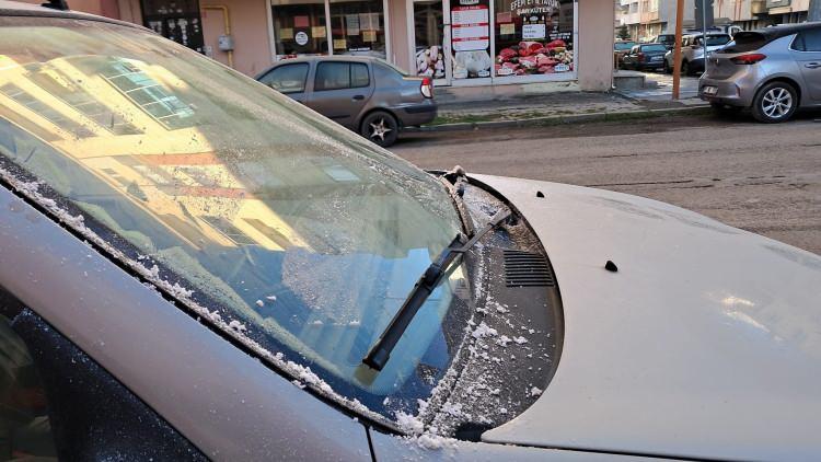 <p>Öte yandan, Kars'ta soğuk havanın önümüzdeki günlerde de etkili olması bekleniyor.</p>