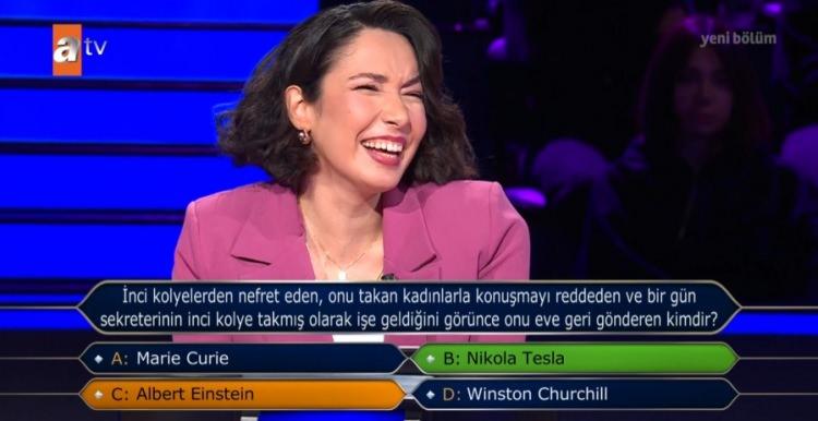 <p>Sonrasında doğru cevabın <strong>B şıkkı olan Nikola Tesla</strong> olduğunu öğrendi ve çekilmekle doğru bir karar verdiğine bir kez daha sevindi.</p>
