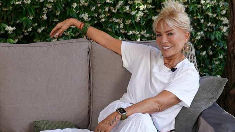 <p><strong>Şu sıralar YouTube kanalında yaptığı paylaşımlarla gündeme gelen ünlü sanatçı Semiramis Pekkan, bir videosunda renkler konusundaki titizliğini dile getirmişti.</strong></p>
