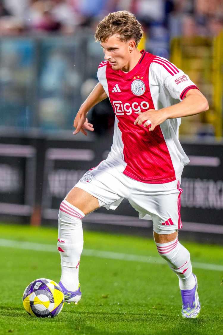 <p>7-Mika Godts (Ajax)</p>
