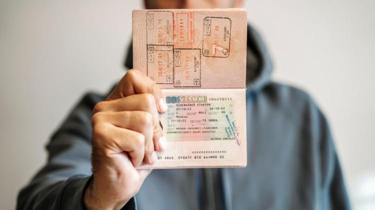 <p>Rapora göre, ABD pasaportu tarihinde ilk kez, ilk 10 listesinin dışında kalırken Asya ülkeleri zirveye yerleşti.</p>
<p> </p>