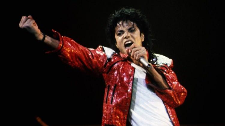 <p><strong>Daha yaşarken dahi bir efsane olarak anılan, dünya müzik listelerini kasıp kavuran "Pop müziğin kralı" Michael Jackson, 2009 yılında yaşamını yitirdi. </strong></p>