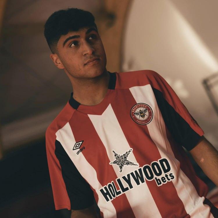 <p>1,5 sezon önce Sivasspor'dan Brentford'a transfer olan Yunus Emre Konak'ta, 4,5 milyon Euro olan piyasa değeri sabit kaldı.</p>