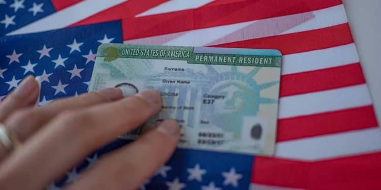 <p><strong>Her yıl ekim ve kasım ayları arasında gerçekleşen Green Card başvuru süreçleri, yaklaşık bir ay sürüyor. Platform, sürecin kısıtlı olduğuna dikkat çekerek olası teknik aksaklıklar nedeniyle başvuruların son güne bırakılmaması gerektiğini belirtti.</strong></p>