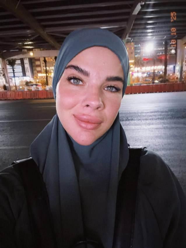 <p>Umre ziyareti sırasında Kabe’de çektiği fotoğrafları paylaşan Damla Ersubaşı, Bugüne kadar yaşadığım hiçbir şey için “ah keşke yapsaydım” ya da “yapmasaydım” demedim.</p>
<p>Dediysem bile hemen ardından “Ama olması gereken oymus” deyip tevekkül ettim.</p>
<p> </p>
<p> </p>