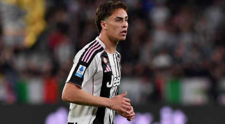 <p><strong>Radyospor'a konuşan</strong> Ercan, Yıldız'ın Bayern altyapısında oynadığı d&ouml;nemde Fenerbah&ccedil;e'ye &ouml;nerildiğini ancak o d&ouml;nem futboldan sorumlu y&ouml;neticinin, transferi alaylı bir dille veto ettiğini a&ccedil;ıkladı.</p>
