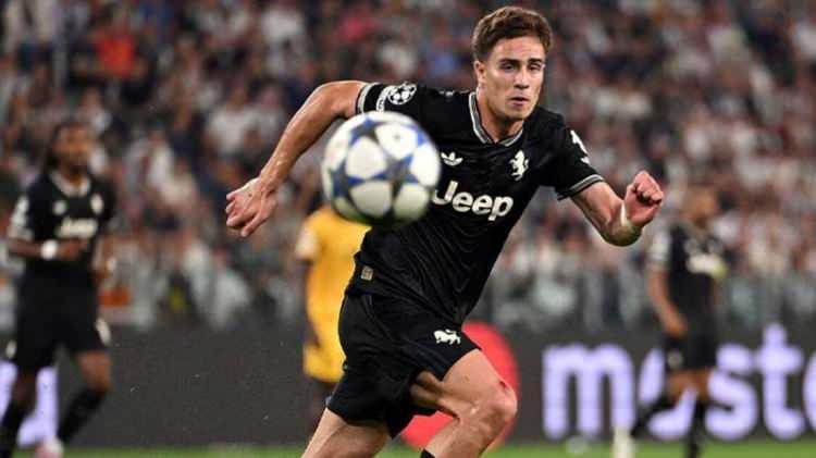 <p><strong>İsmini vermek istemiyorum ama o d&ouml;nemki y&ouml;netici, 'Kim Kenan? Ne yıldızı, kutup yıldızı mı! Burası Fenerbah&ccedil;e, bizde nasıl oynasın bu &ccedil;ocuk' diyerek alay etti.</strong></p>
