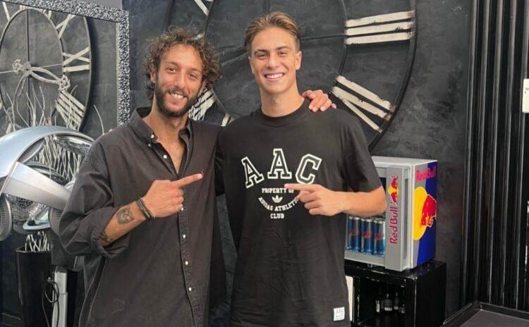 <p><strong>Ancak bu y&ouml;netici yokken biz vardık yine biz varız. Bu kişi yok... Ne yıldızı dediği Kenan Yıldız şu anda Avrupa'nın en pahalı oyuncularından bir tanesi...</strong></p>
