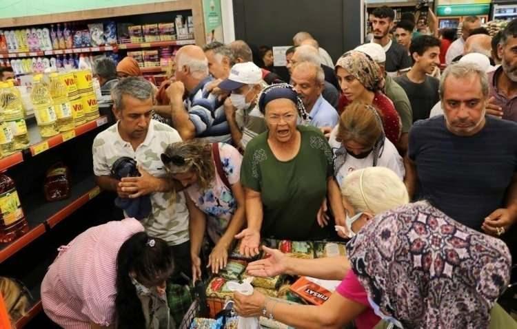 <p>Toplam 63 üründe yapılan indirimlerle hem temel gıda hem de temizlik ürünlerinde avantajlı fiyatlar sunuluyor.</p>