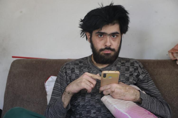 <p>Depremde hem evlerini hem yakınlarını kaybeden aile, üç yıldır zorlu bir süreçle mücadele ediyor. </p>