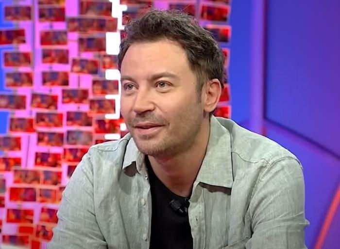 <p>"Öyle Bir Geçer Zaman ki", "Fazilet Hanım ve Kızları", "Adını Kalbime Yazdım" gibi başarılı projelerle adından söz ettiren ünlü oyuncu Tolga Güleç, talihsiz bir kazayla gündeme geldi.</p>