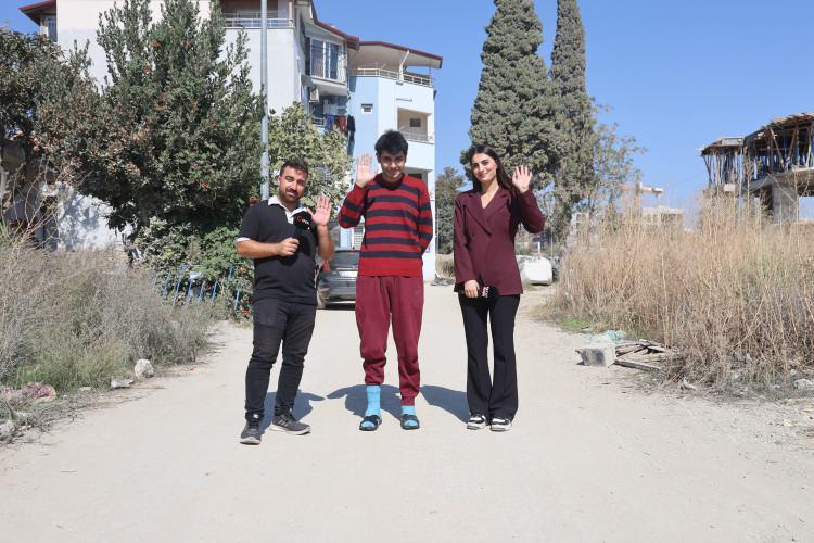 <p>Hatay Valisi Mustafa Masatlı'nın talimatıyla harekete geçen Aile ve Sosyal Hizmetler Müdürlüğü ekipleri, Barış’ın yeni hayatına başlamasına yönelik ilk adımı attı. </p>
