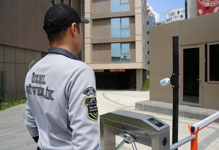 <p>2. Güvenlik Görevlisi</p>

<p> </p>
