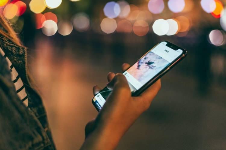 <p>Psikiyatristler ise akıllı telefon kullanımını sınırlamak için dijital detoks öneriyor. </p>
