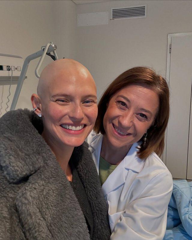 <p>Ancak bu teklifin reddedildiğini bir platformda <strong>"Victoria's Secret'tan Podyuma Çıkmayı Rica Ettim"</strong> başlıklı bir yazı ile kaleme aldı.</p>
