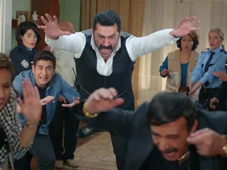 <p>Birçok kişi, bahsi geçen yapımın Celil Nalçakan'ın başrolünü üstlendiği "<strong>Hayati ve Diğerleri"</strong> dizisi olabileceğini öne sürdü. </p>