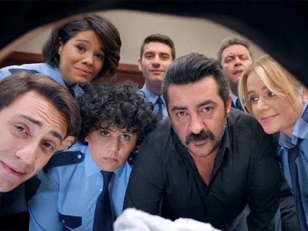 <p>Çünkü dizi, 2017’de yayınlanan ilk bölümünün ardından yayından kaldırılmış, yaklaşık yedi ay sonra tekrar ekrana dönmüş ancak bu kez yalnızca beş bölüm sürebilmişti.</p>