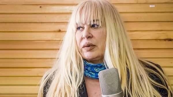 <p>Geçtiğimiz günlerde vasiyetini açıklayan 66 yaşındaki şarkıcı<strong> "Janis Joplin hayatımın kadını. Onun şarkısı var hayatımı anlatıyor, Little Girl Blue o çalsın cenazemde"</strong> demişti.</p>