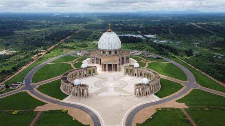 <p><span style="color:inherit"><strong><span style="color:rgb(178, 34, 34)">8)&nbsp; FİL DİŞİ SAHİLİ</span>&nbsp; |&nbsp;&nbsp;2,68 MİLYAR DOLAR</strong></span></p>

<p>&nbsp;</p>
