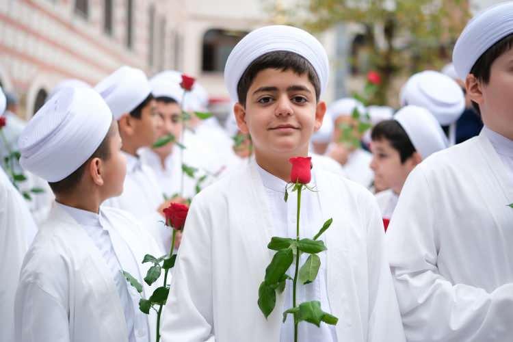 <p>2022-2025 yılları arasında icazet almaya hak kazanan talebeler ve ihtisasını tamamlayan talebeler, Yavuz Sultan Selim Camii’nde düzenlenen tarihi bir merasimle icazetlerini hocalarından teslim aldı. </p>
