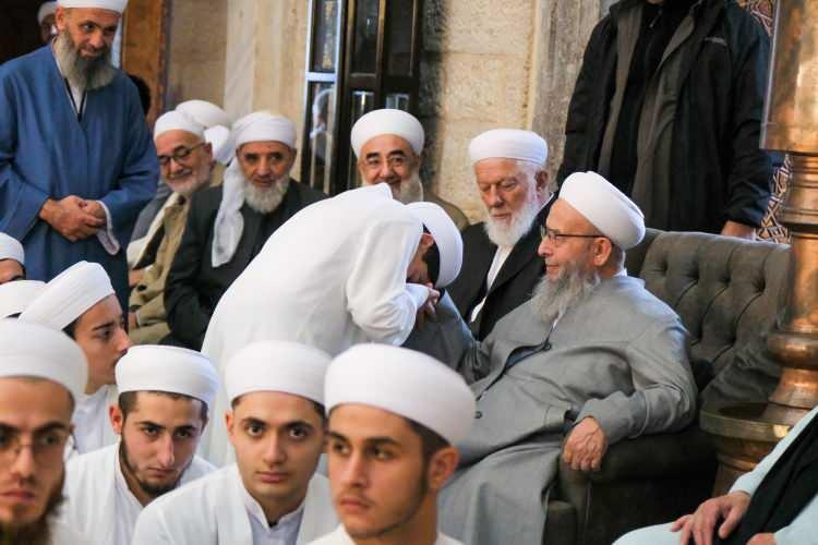 <p>Erenler Vakfı Onursal Başkanı Mahmut Eren Hocaefendi’nin sohbeti ile başlayan icazet töreni, Musa Yıldız Hocaefendi’nin duasıyla sona erdi.</p>