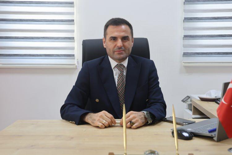 <p>Barış'ın yapılan psikolojik muayenesinde klinik olarak anksiyete ve depresyon tanısı konulduğunu ifade eden Coşgun, şunları s&ouml;yledi:&nbsp;</p>

<p>&nbsp;</p>

<p><strong>"Barış kardeşimizin şu andan sonraki hayatında daha sağlıklı olabilmesi i&ccedil;in psikososyal desteği sağlamak &uuml;zere &ccedil;alışmalarımız devam ediyoruz. Bu s&uuml;re&ccedil;te uzman psikiyatri doktorumuz tarafından değerlendirmeleri yapıldı, gerekli tedavileri sağlandı. Barış'ın daha sonraki hayatında da adapte olabilmesi ve hayatını d&uuml;zenlenebilmesi i&ccedil;in psikologlarımız tarafından da psikoterapiler yapılacak. Şu anda aldığı klinik tanı olarak anksiyite ve depresyon tanısı konuldu.</strong></p>
