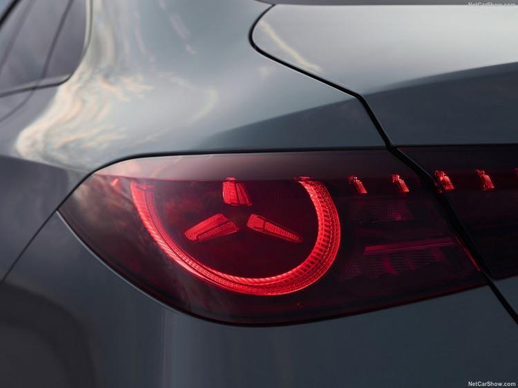 <p>Yeni CLA, standart olarak hava kaynaklı bir ısı pompasına sahip ilk Mercedes-Benz modeli olarak elektrikli aktarma organlarından gelen atık ısı, batarya ve ortam havasını paralel kullanıyor.</p>