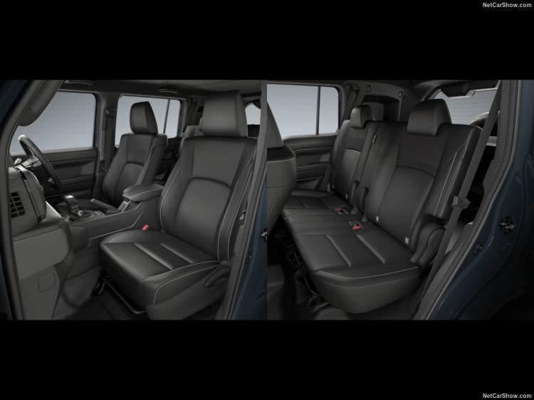 <p>Orta kısımda oldukça büyük bir bilgi-eğlence ekranının yer aldığı Land Cruiser FJ, tam dijital gösterge ekranı, klasik bir vites topuzu ve genel olarak sade bir kabinle gelecek.</p>