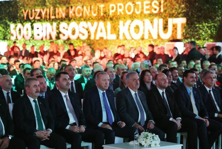 <p>Cumhurbaşkanı Recep Tayyip Erdoğan, 500 bin sosyal konut ile kiralık konut uygulamasının detaylarını açıkladı.</p>