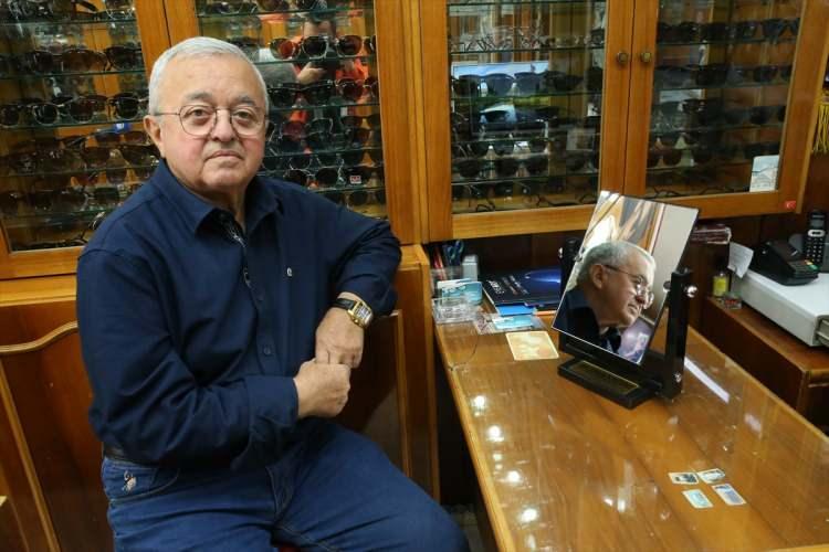 <p>Daha sonra 1989 yılında kendi gözlükçü dükkanını açtığını belirten Kargılı, <strong>"O tarihte yaptırdığım dizaynı hiç değiştirmedim. Aynı dükkan dizaynıyla 36 yıldır Nasrullah Meydanı'ndaki bu dükkanda devam ediyorum. Bu dizayndan biz memnunuz, herkes de beğeniyor."</strong> dedi</p>

<p> </p>
