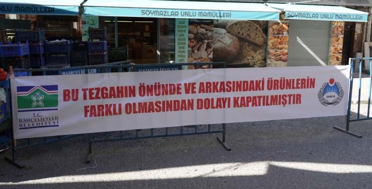 <p>Bahçelievler Belediyesi, vatandaşa kaba davranan ve ürünlerinde yanıltıcı düzenlemeler yapan iki pazarcının tezgahını 15 gün süre ile kapatıp pazar tezgahlarına pankart astı.</p>

<p>​</p>

