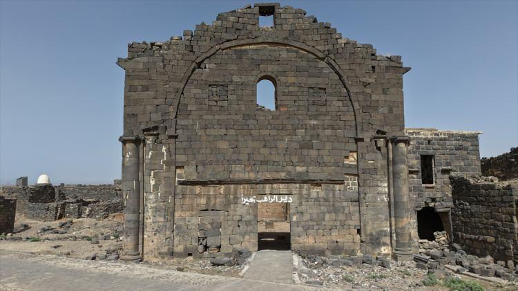 <p>Ürdün sınırına yakın Dera il merkezine 40, Şam’a ise 140 kilometre uzaklıkta bulunan Busra, Roma’dan Osmanlı’ya uzanan çok katmanlı tarihiyle öne çıkıyor.</p>

<p> </p>

