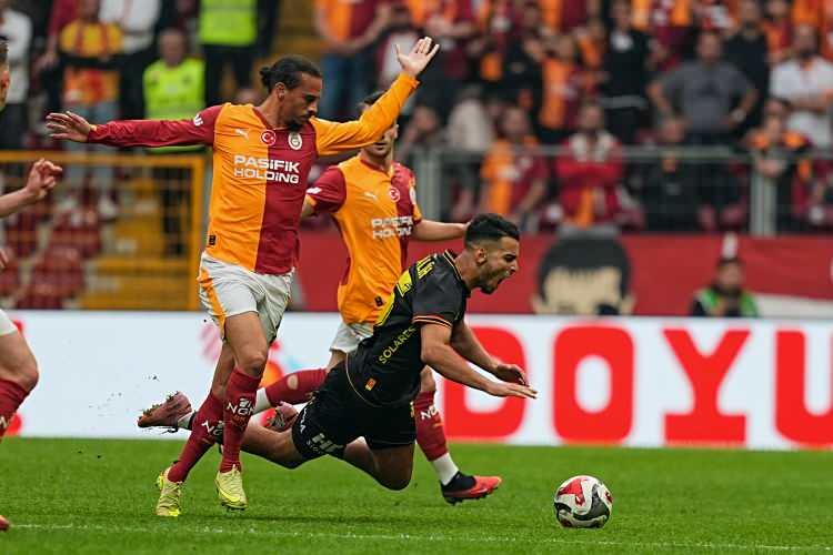 <p>Trendyol Süper Lig'in 10. haftasında Galatasaray sahasında Göztepe'yle karşı karşıya geldi. </p>